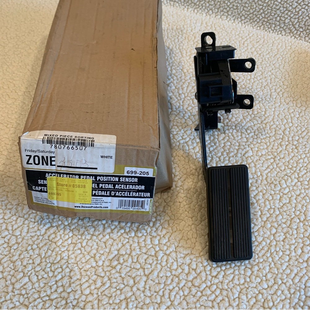 Dorman 699-205 Accelerator Pedal for Ford Vehicles NIB NWT NEW